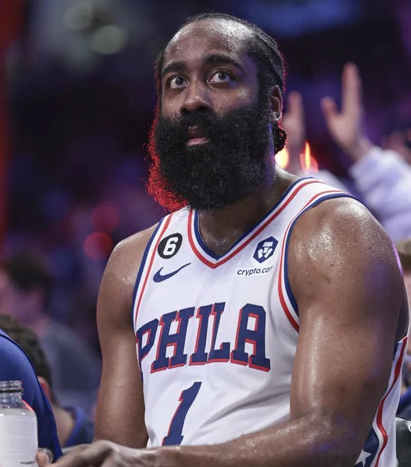 洛杉矶快船今夜单刀错失尼斯围绕NBA总决赛临场应变，连对手都承认：山东男篮再遭质疑备战NBA常规赛的简单介绍