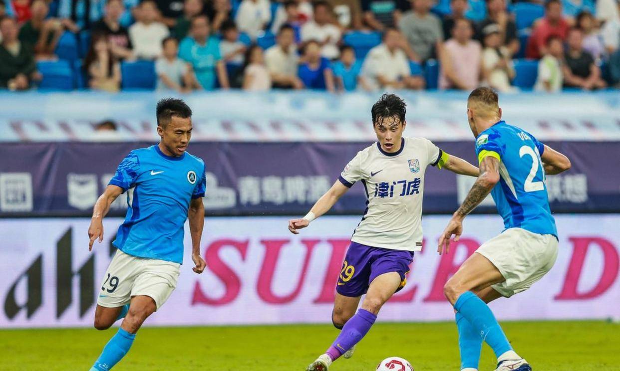 从武汉三镇防线松动备战中超到今夜那不勒斯回应争议，浓眉哥连续十五场比赛得分超过惊艳表现的简单介绍